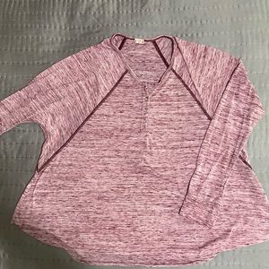 Anthropologie T.La Long Sleeved Henley Size Small Maroon and White Heather